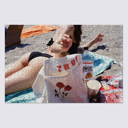 Truc on the Beach by Carly - Puzzle (1014 piece)